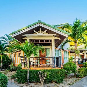 Lanta Palm Beach Resort , Beach Bungalow - Koh Lanta